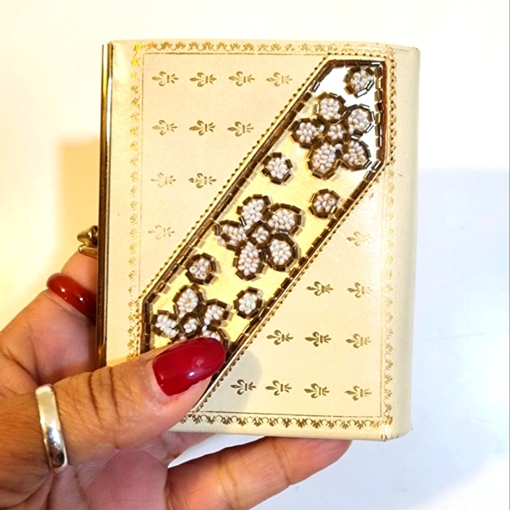 Daniel de Paris Vintage Ivory leather small Beaded coins wallet